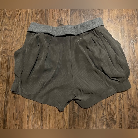 James Jeans hunter green petal shorts grey waistband rayon & tencel size 26 - Picture 7 of 7